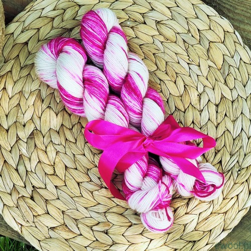 Włóczka skarpetkowa ręcznie farbowana kolor 2726 Pink Orchid