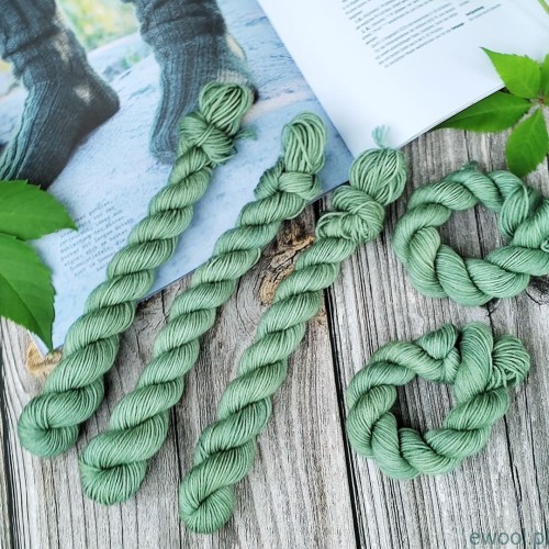 Włóczka Supersocky Superwash Mini ręcznie farbowana kolor 2854