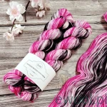 Włóczka skarpetkowa ręcznie farbowana Twin Skeins kolor 3447 Czekolada z malinami 200m/100g 