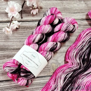 Włóczka skarpetkowa ręcznie farbowana Twin Skeins kolor 3447 Czekolada z malinami 200m/100g 